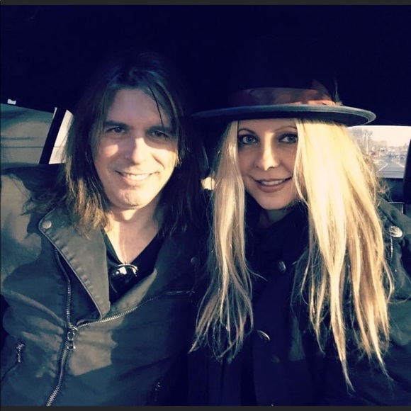 Meet your Posher, Gale - Picture 2 of 4